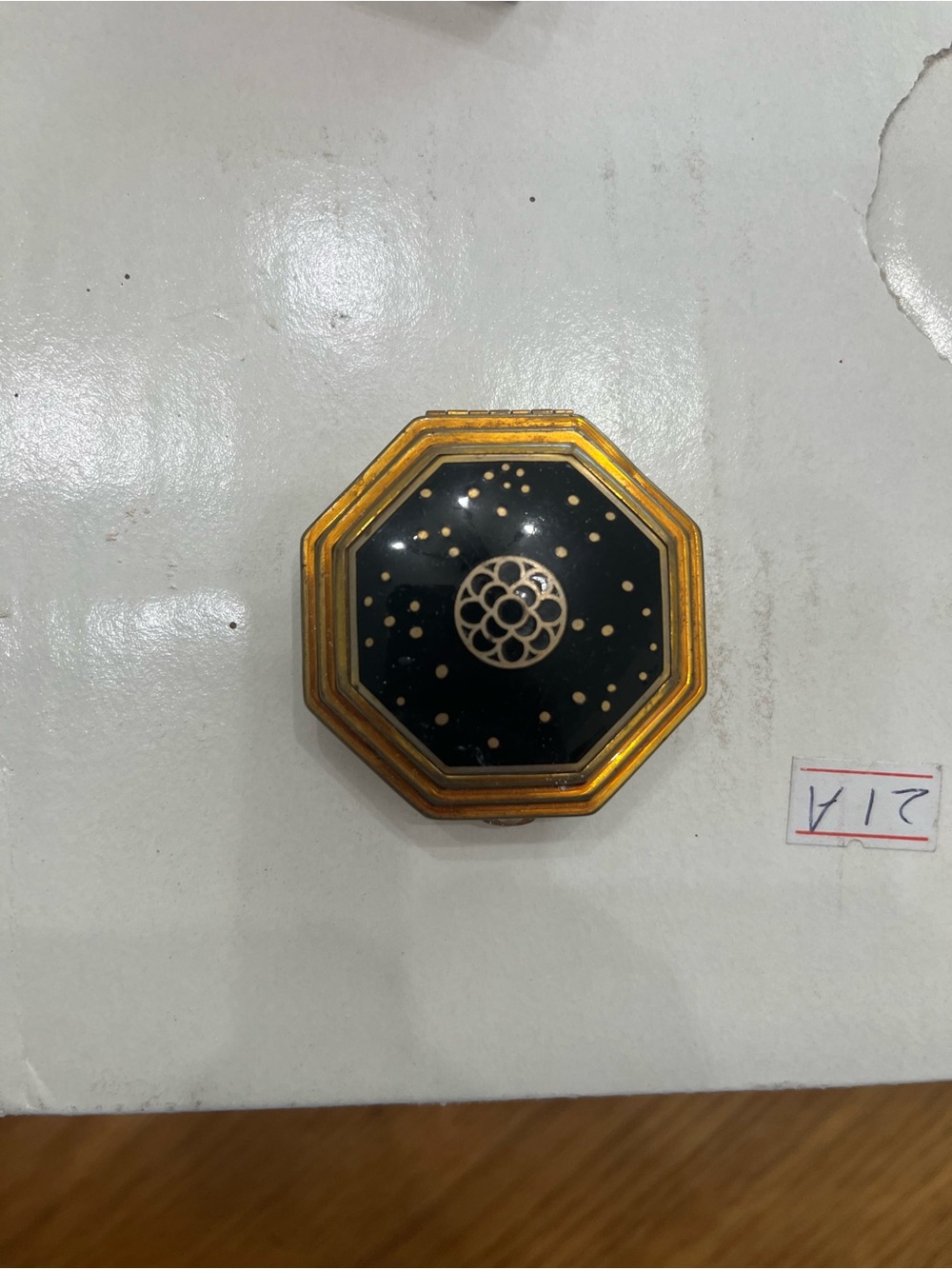 Vintage Art Deco Richard Hudnut Octagonal Black and Gold Compact